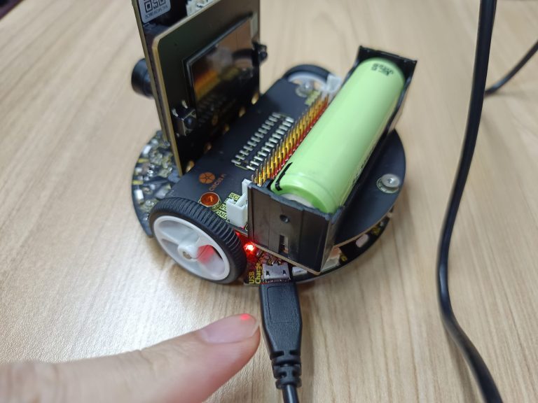 登月小車 AMB82 MINI AI 自駕車（一）基礎認識：硬體安裝、馬達、OLED 與按鈕